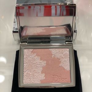 CALLING ALL MY MAKEUP LOVERS